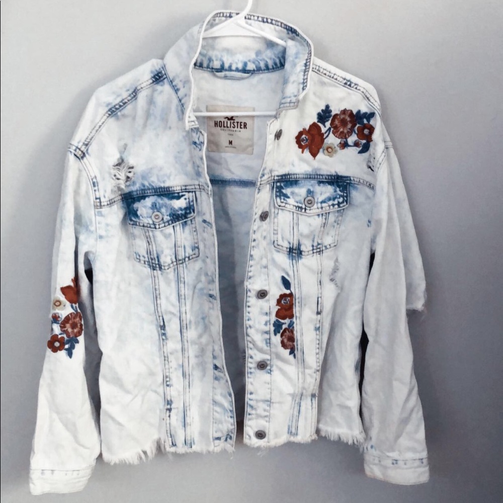 Hollister embroidered jean jacket! Size medium